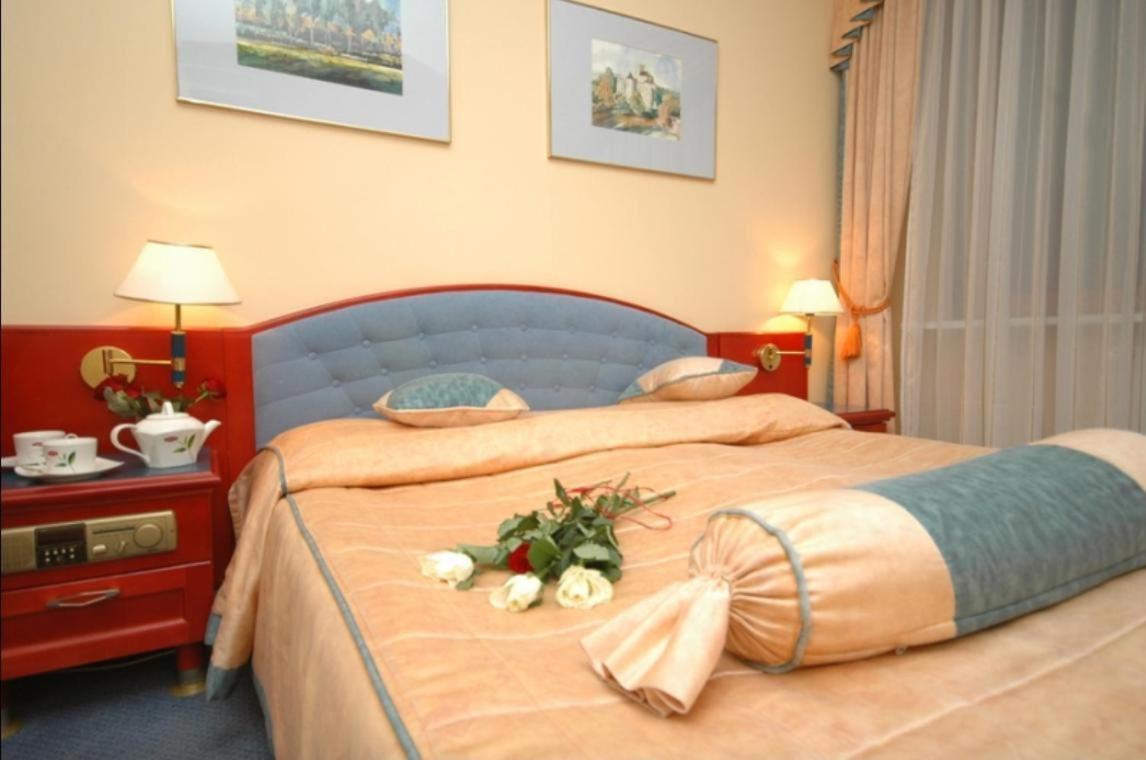 Hotel Kongresowy Kielce Esterno foto