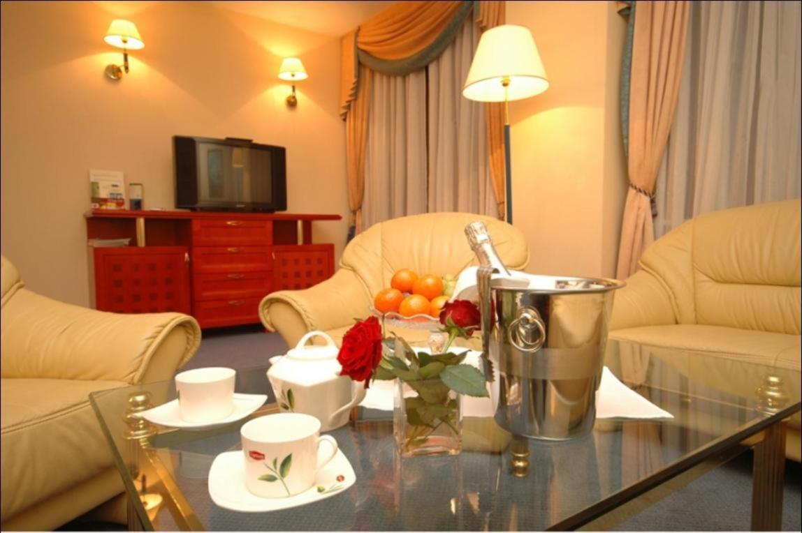 Hotel Kongresowy Kielce Esterno foto